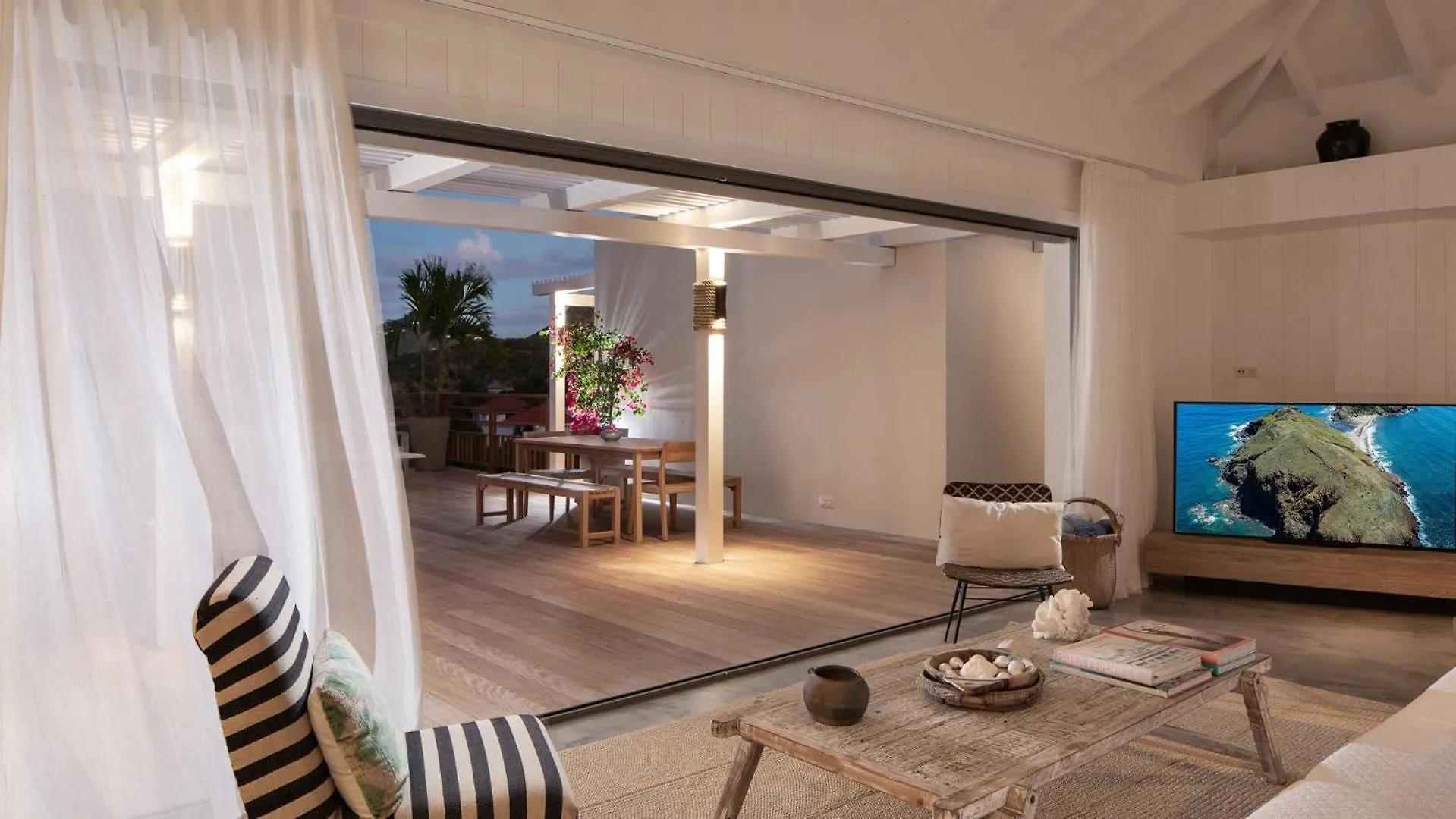 Hillside Villa With Lovely Decor St. Barthelemy